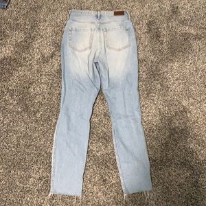 Hollister Ultra High-Rise mom jean